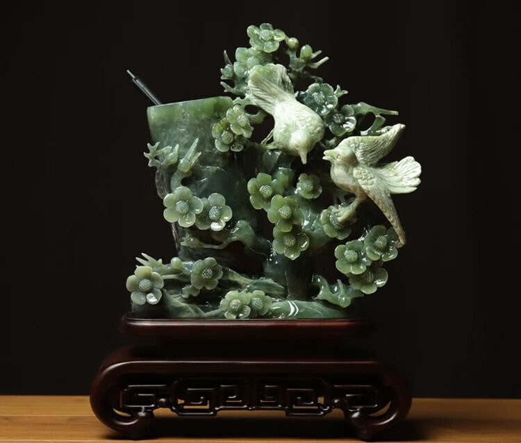 天然岫玉石摆件梅花笔筒办公室书房客厅摆件乔迁礼品绿料原石玉雕喜上