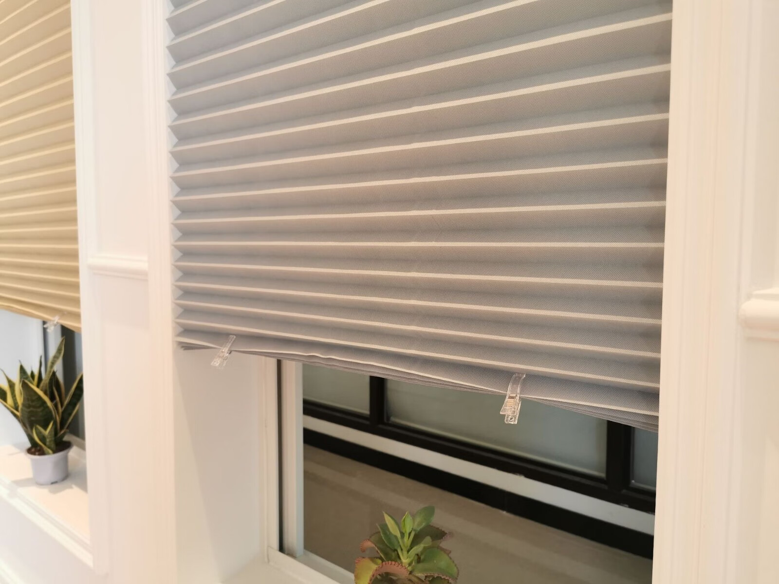 佐佑众工遮阳帘窗户遮光窗帘免打孔伸缩简易家用厨房卧室防晒遮光帘百