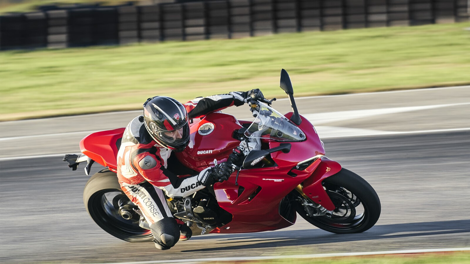 杜卡迪鸰速950系列ducatisupersport950s订金5000普通版杜卡迪红
