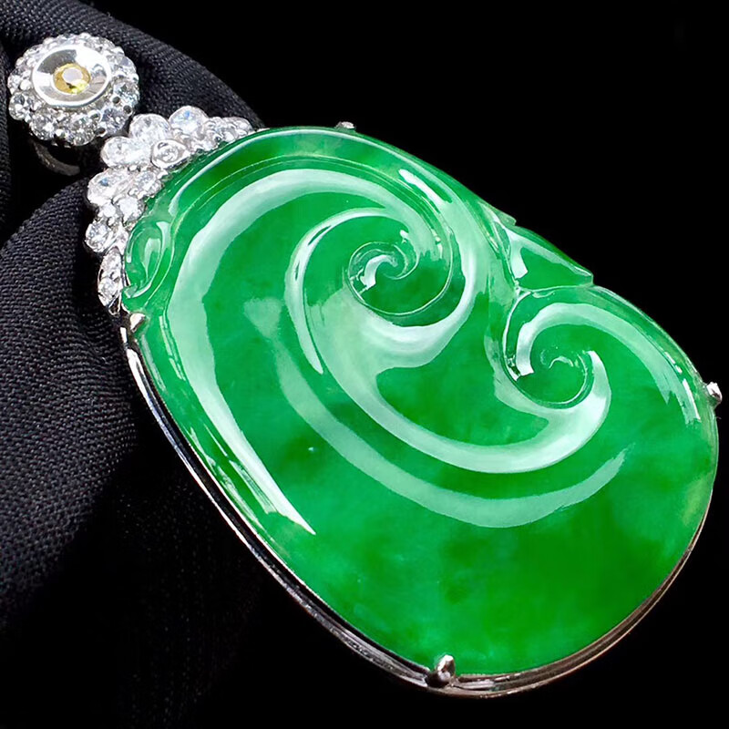 月亮翡翠 阳绿大如意翡翠吊坠缅甸天然翡翠男女款玉坠珠宝项链挂件