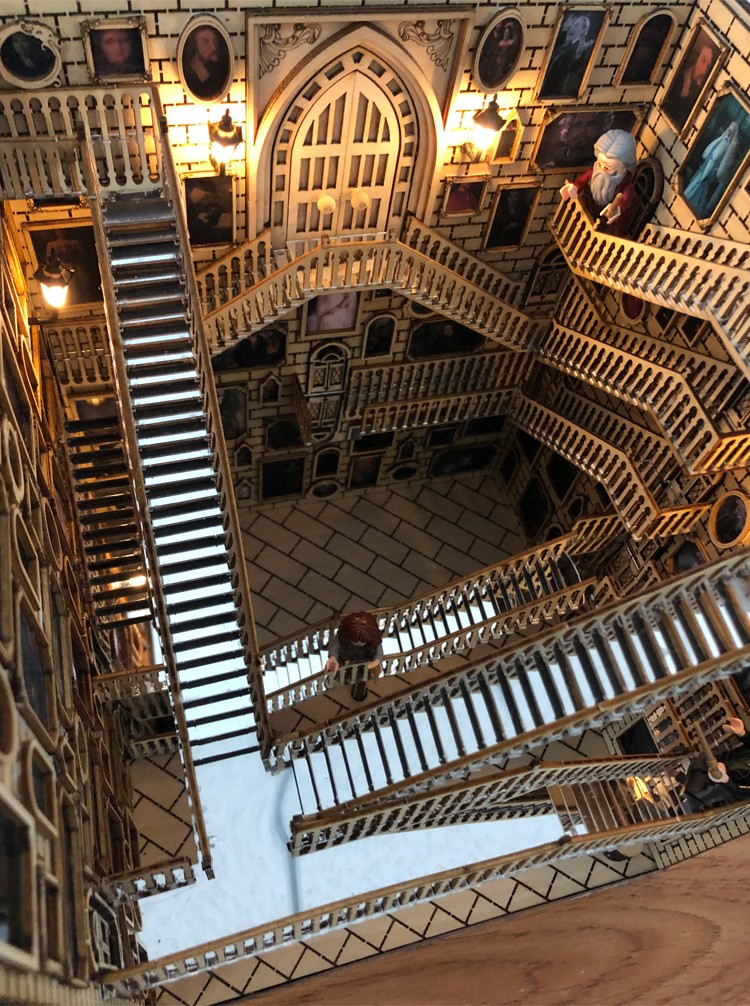 哈利波特旋转楼梯书立diy对角巷模型立体拼装霍格沃兹创意周边旋转