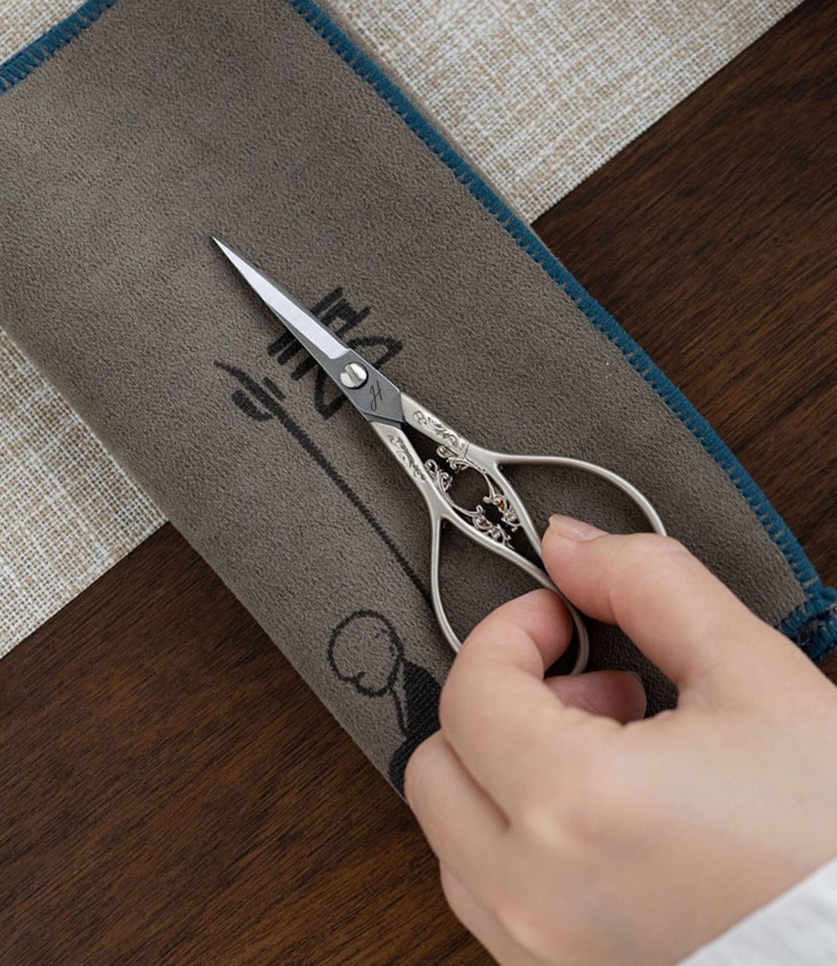 有双茶叶袋剪刀茶道创意小号茶艺剪刀尖端锋利手工刺绣细部 精致剪刀