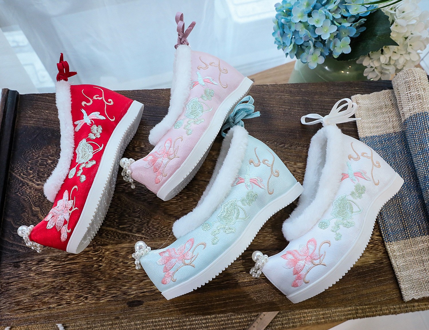 冬季新款高跟刺绣汉服鞋女搭配古风绣花鞋加绒加棉古装学生翘头弓鞋七