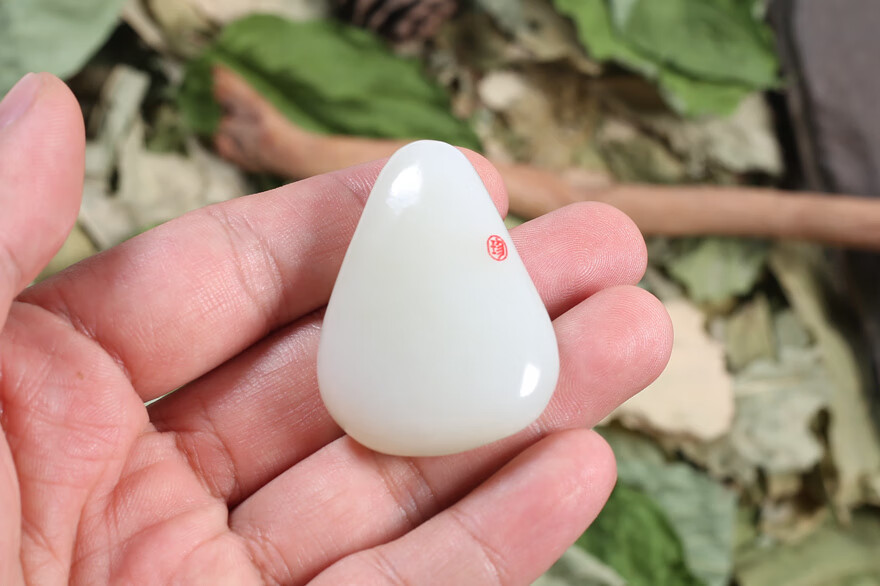 武立男作品,和田玉羊脂白玉 普度众生 观音挂件,玉质细腻,油润光泽