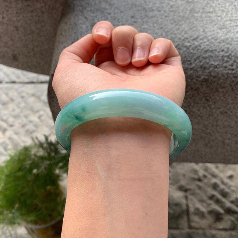 女士玉镯玉石玉器翡翠玉手镯品牌: 慈心缘 商品名称:慈心缘 缅甸天然