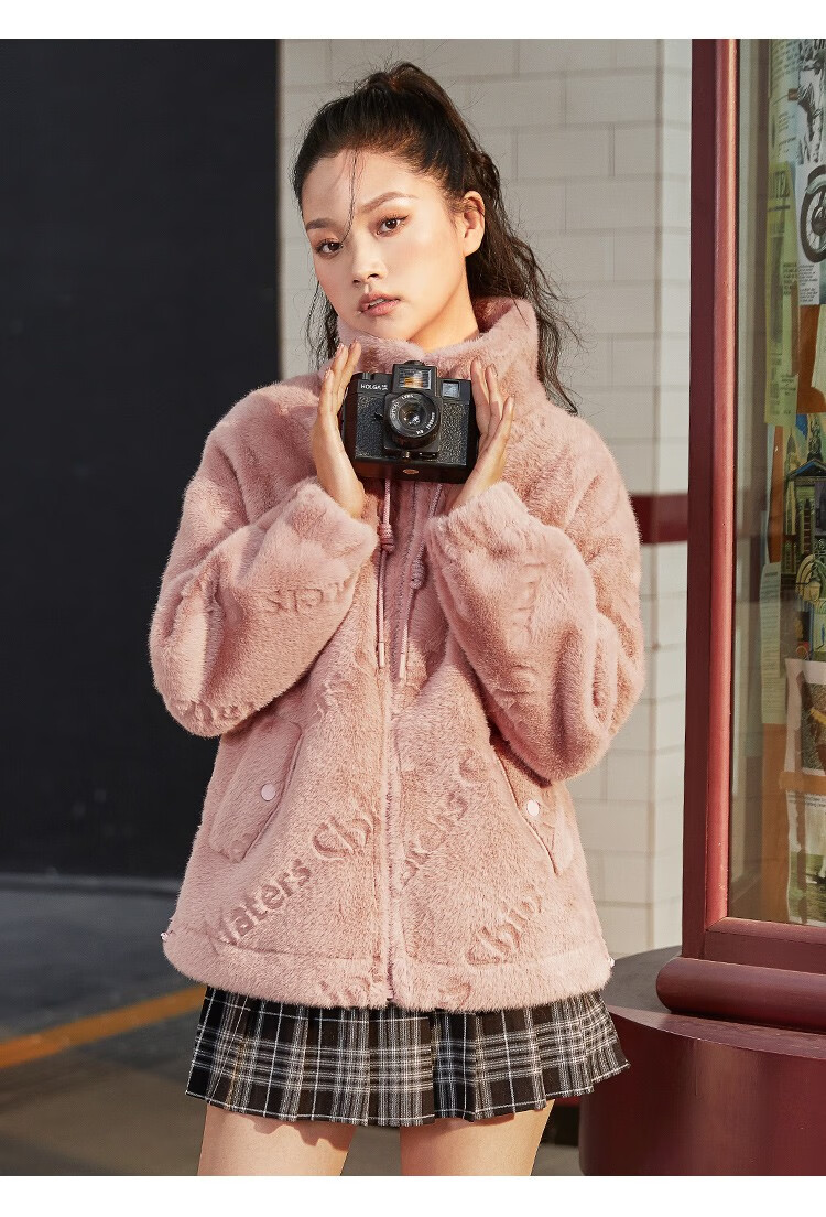 ief/爱依服毛绒外套女2021冬季新款潮韩版标准型厚款时尚字母短外套2s