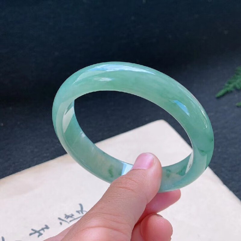 女士玉镯玉石玉器翡翠玉手镯品牌: 慈心缘 商品名称:慈心缘 缅甸天然