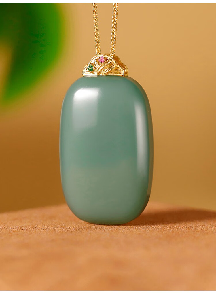 星星草和田玉碧玉粉青平安无事牌吊坠18k金镶嵌厚装饱满粉青面包牌