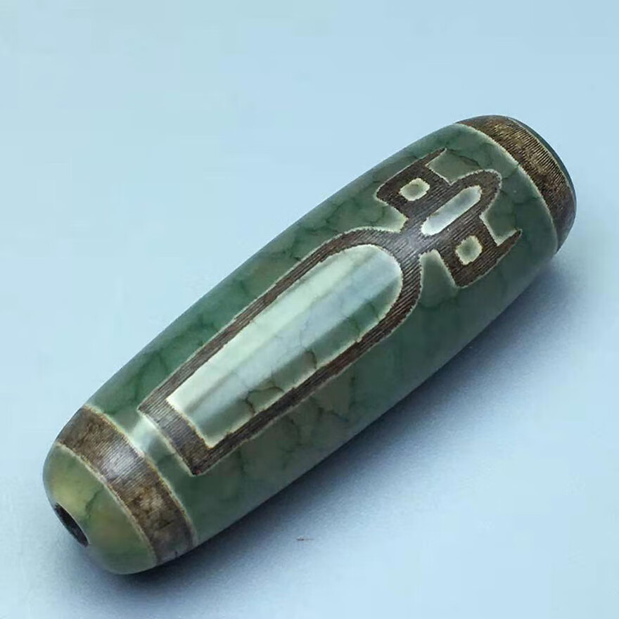 藏传极品绿色财神龙纹老天珠