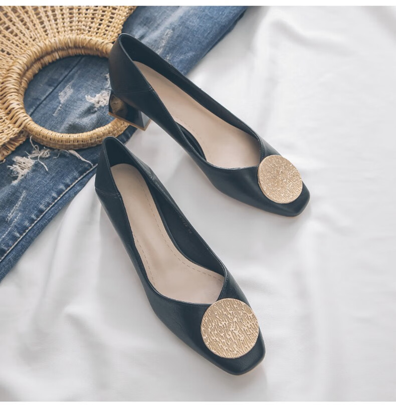 catranzo品牌休闲鞋女2020冬季新款圆扣小众鞋子设计感中跟单鞋女小香