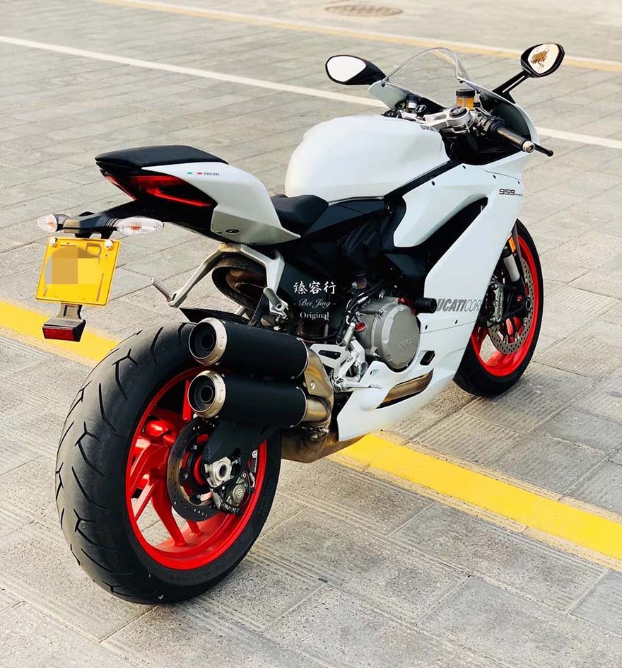 杜卡迪959摩托车 白色