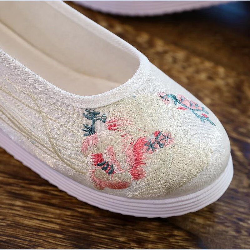 白汉服女鞋坡跟内增高复古搭配弓鞋跳舞鞋千层底老北京绣花布鞋女单鞋