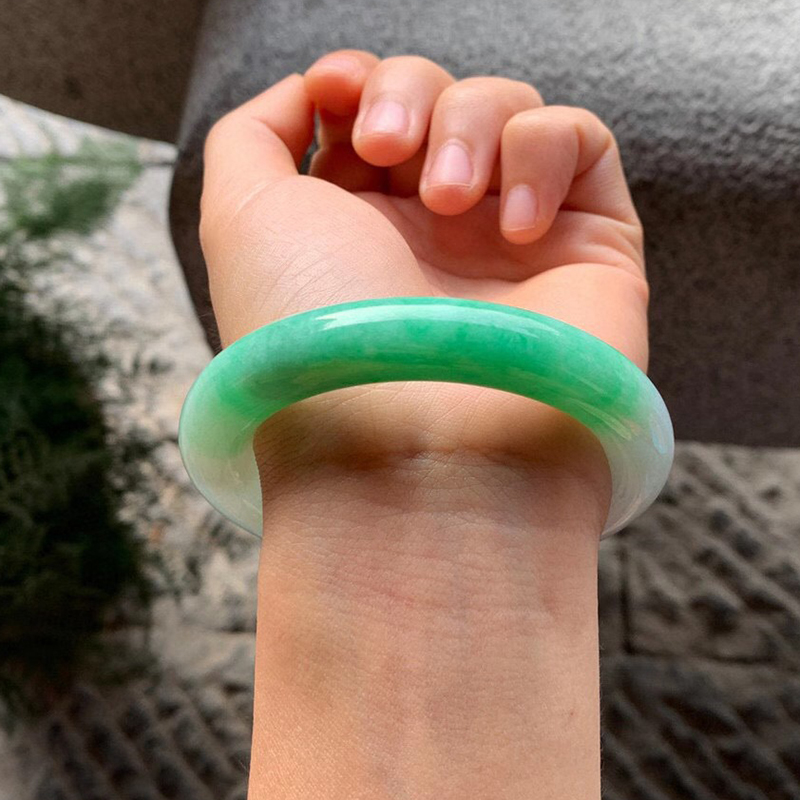 女士玉镯玉石玉器翡翠玉手镯品牌: 慈心缘 商品名称:慈心缘 缅甸天然