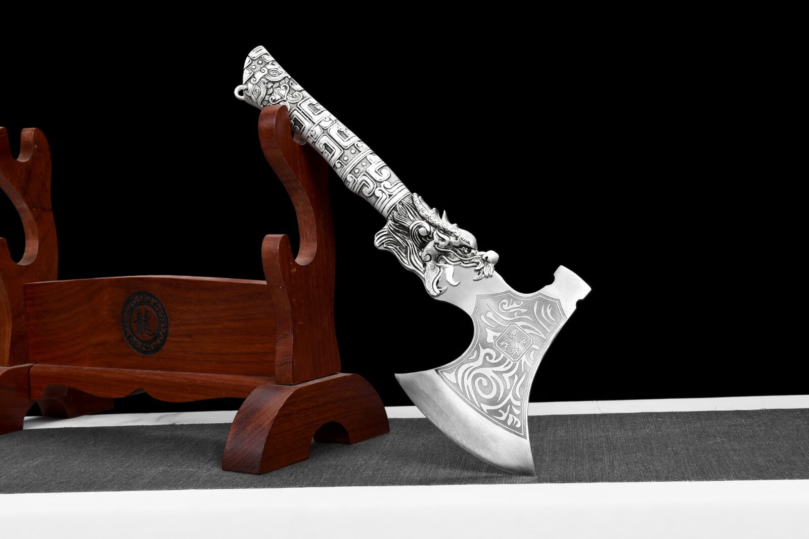 正宗中国龙泉斧头型斩骨刀手工锻打斩骨头开路劈柴斩排骨家用便携厨房