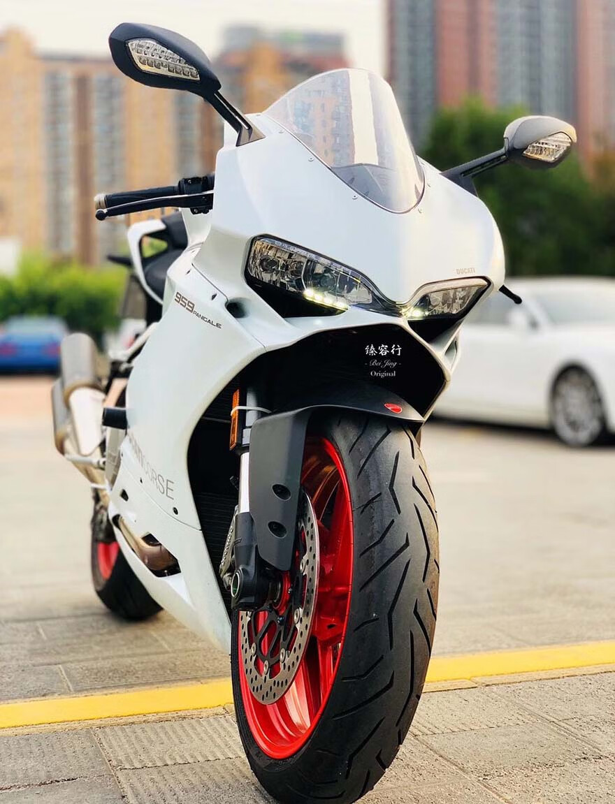 杜卡迪959摩托车 白色