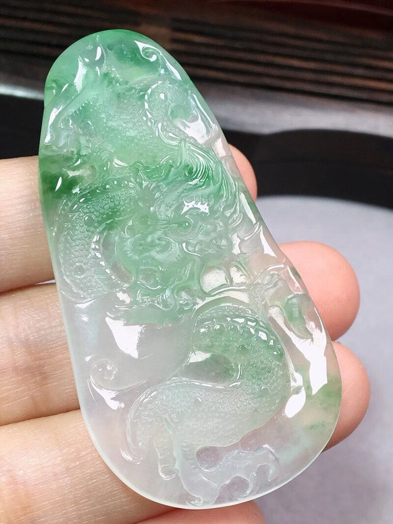 绿翠天成 翡翠飘绿龙牌吊坠 冰种翡翠缅甸天然a货玉石平安玉坠男女款
