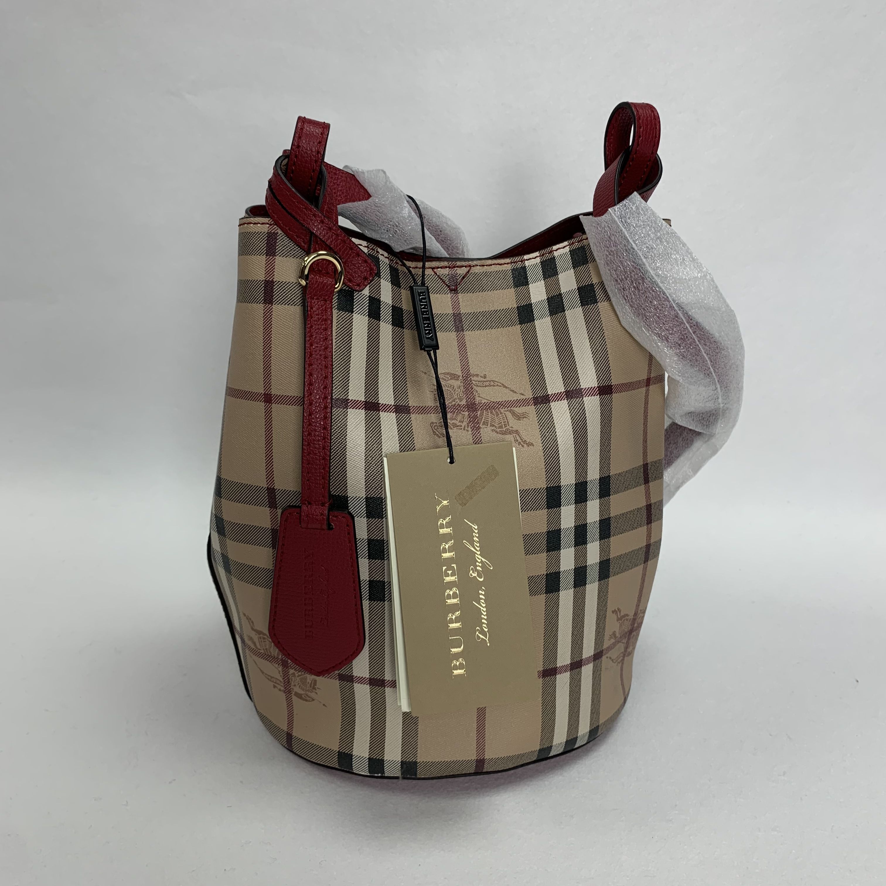 Копии сумок из натуральной кожи - Burberry Made in
