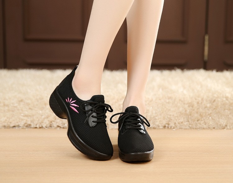 焦点奇饰广场舞鞋夏天舞蹈鞋女软底中高跟红色水兵夏季透气广场舞跳舞