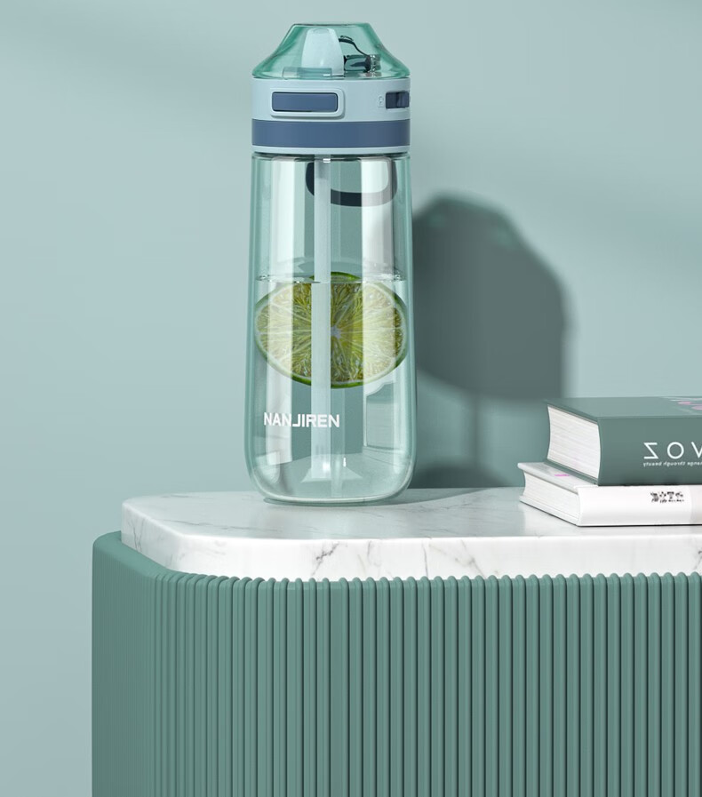 南极人带吸管塑料水杯男女便携防摔可爱少女小学生杯子儿童卡其灰500