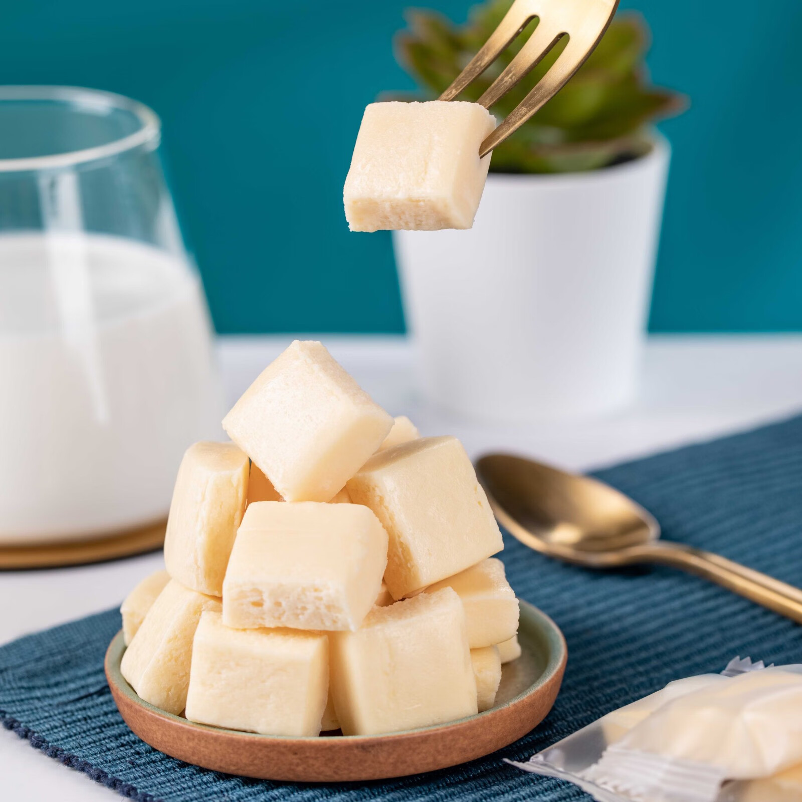 小牛拉图内蒙古无蔗糖奶酪块奶干奶疙瘩儿童即食孕妇健康零食小吃100