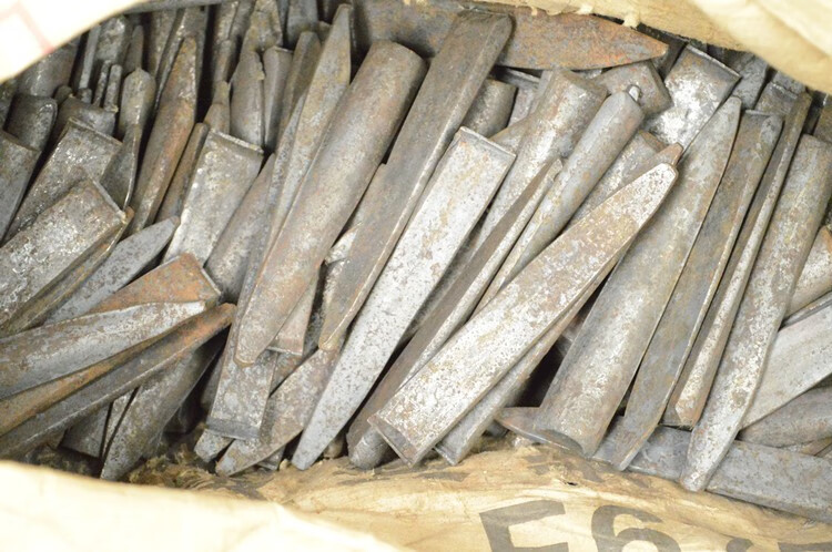 劈石器楔子开石器夹片膨胀破石头分裂片铮子排针神器开石头工具厂家