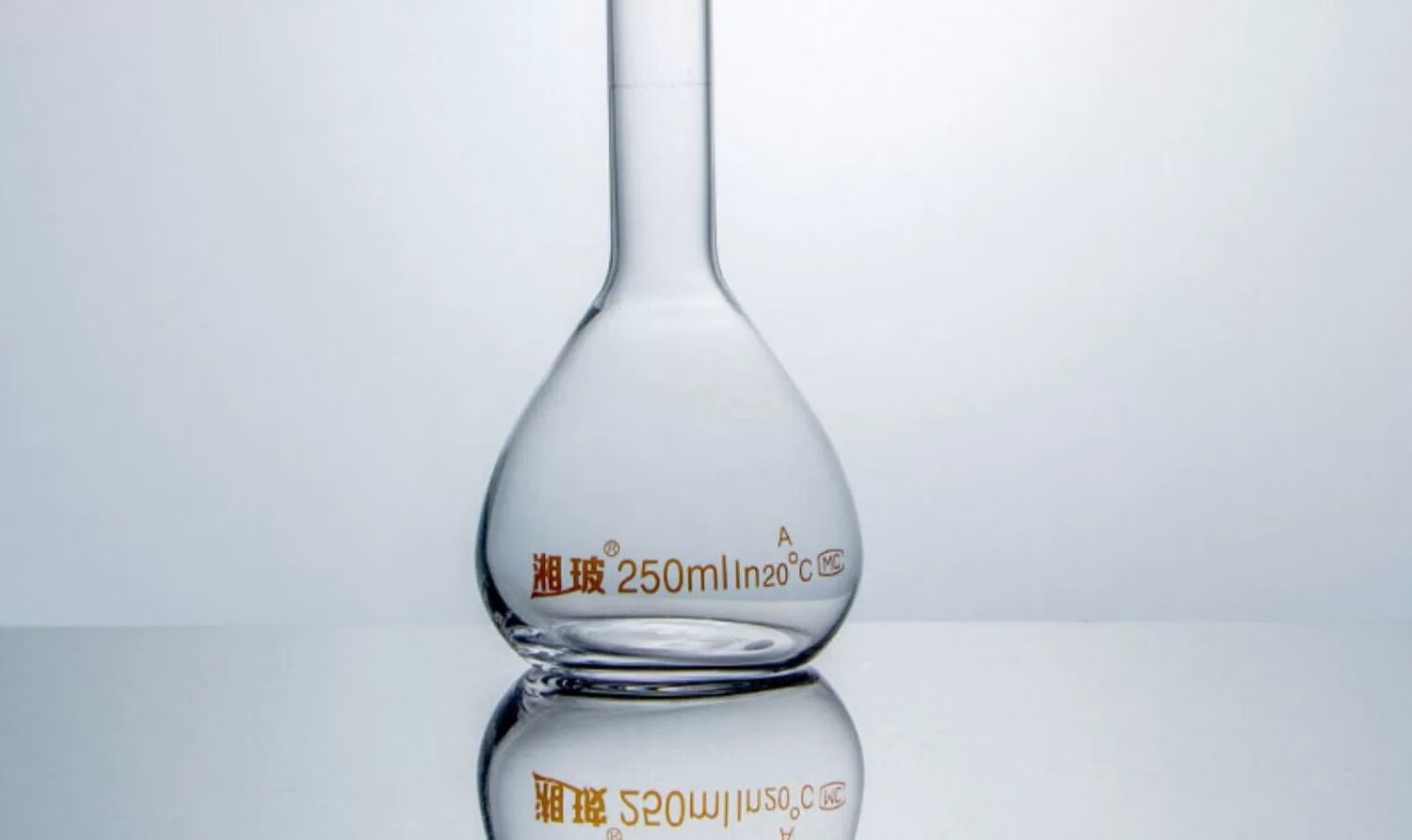 比克曼生物湘玻透明玻璃容量瓶a级可过检实验室定容瓶白色定量瓶加厚