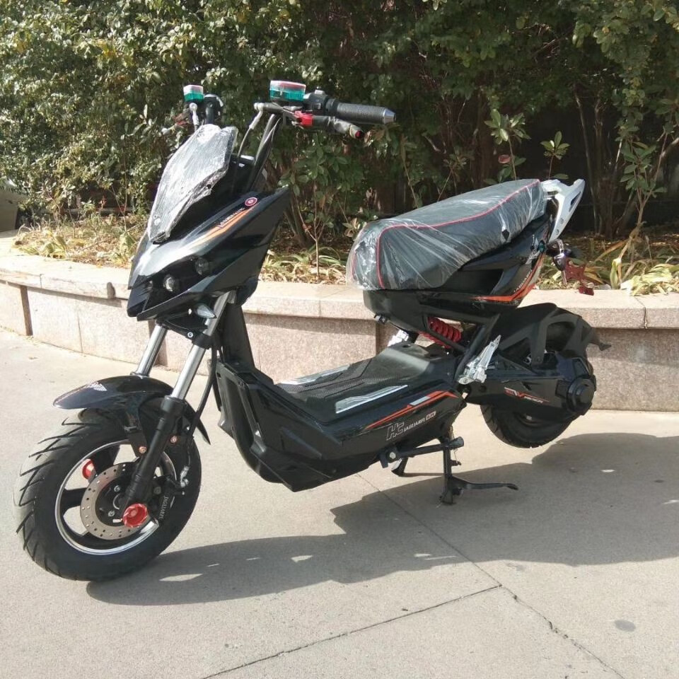 战狼电动车爱雅迪玛款电动摩托车男女成人战警学生极客款电瓶车 黑色