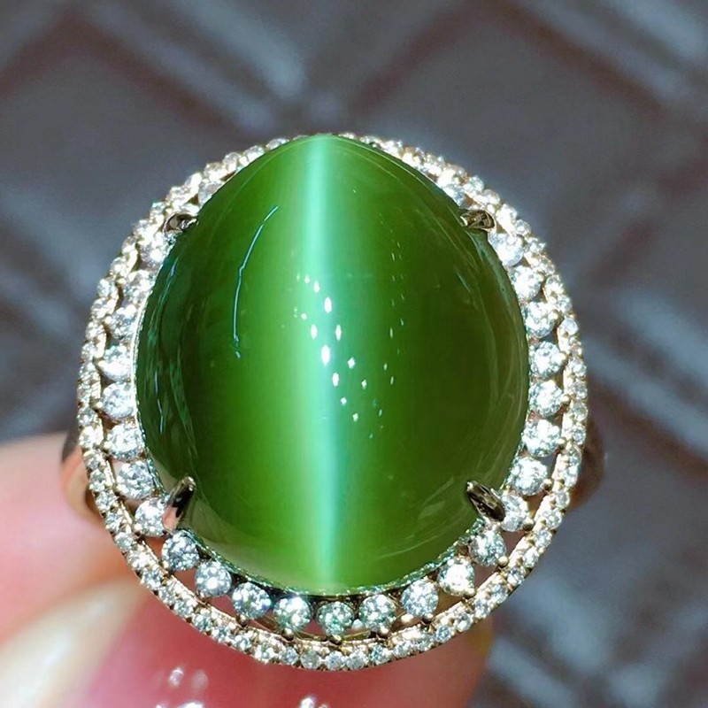 俊辰珠宝天然18k金冰阳绿蛋面猫眼碧玉戒指翡翠艳丽色晶体通透精致