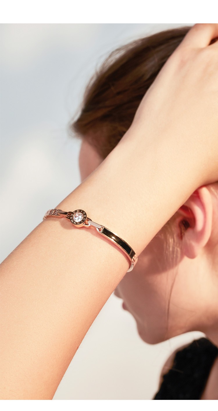 劳拉图laolatu轻奢时尚品牌手镯女单钻罗马数字手环钛钢镀玫瑰金欧美