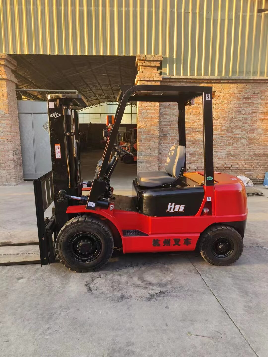 5吨杭州叉车自动挡升高3米带中缸带侧移尼桑国三电喷发动机(天津)t