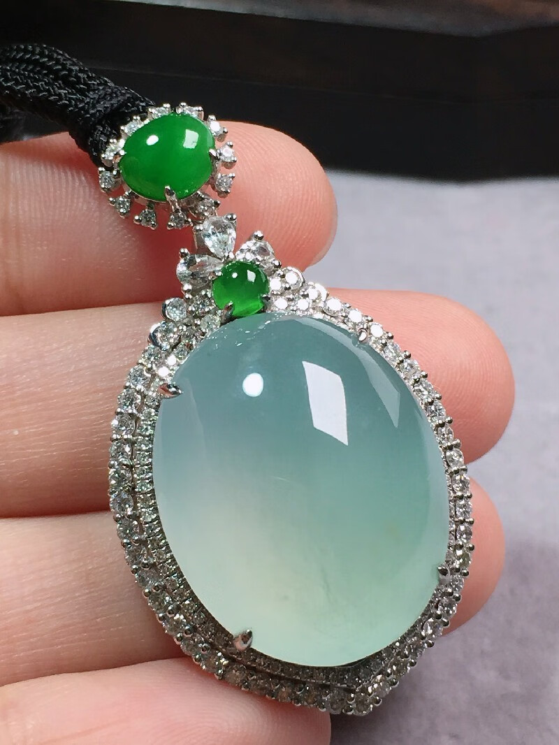 绿翠天成翡翠晴水底色蛋面鸽子蛋吊坠缅甸天然a货翡翠送礼生日礼物