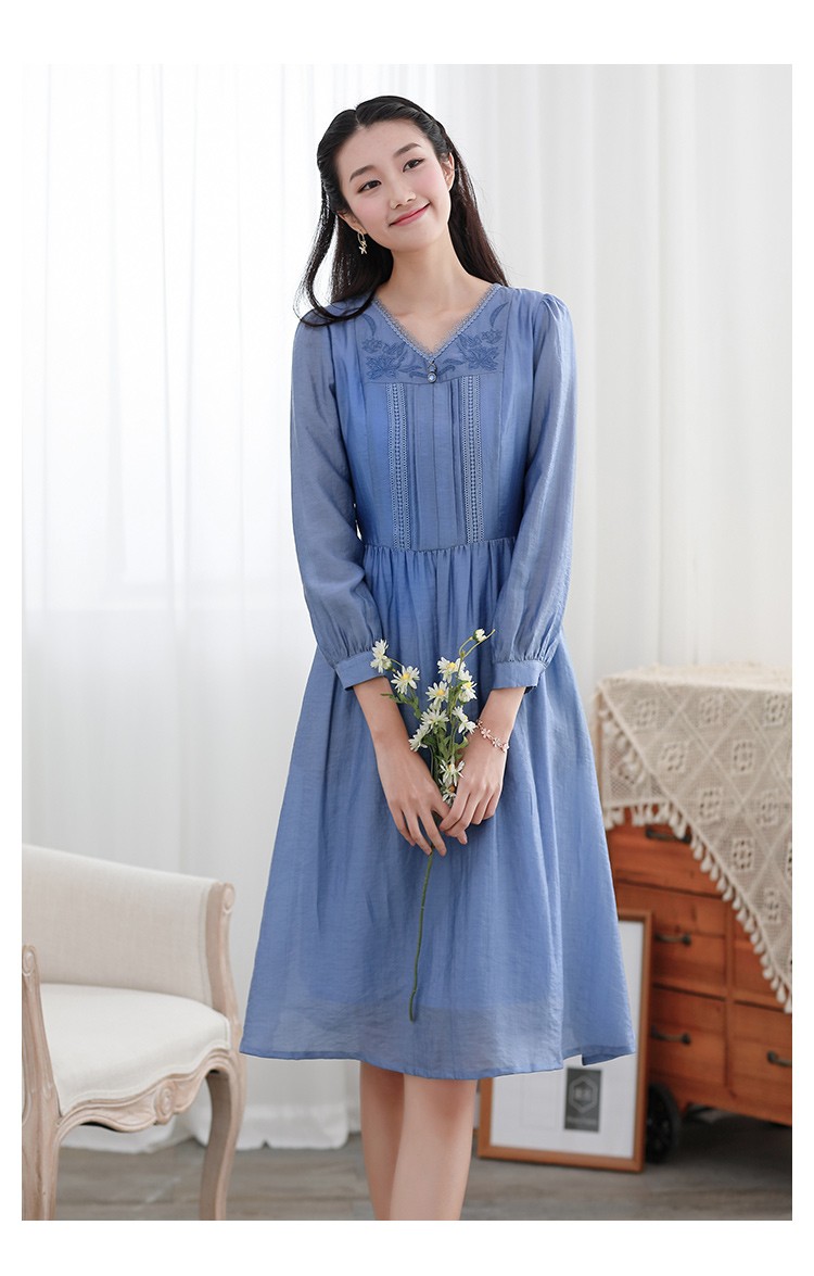 勿忘花连衣裙女夏2021春装新款高端气质淑女高腰显瘦蓝色绣花裙子