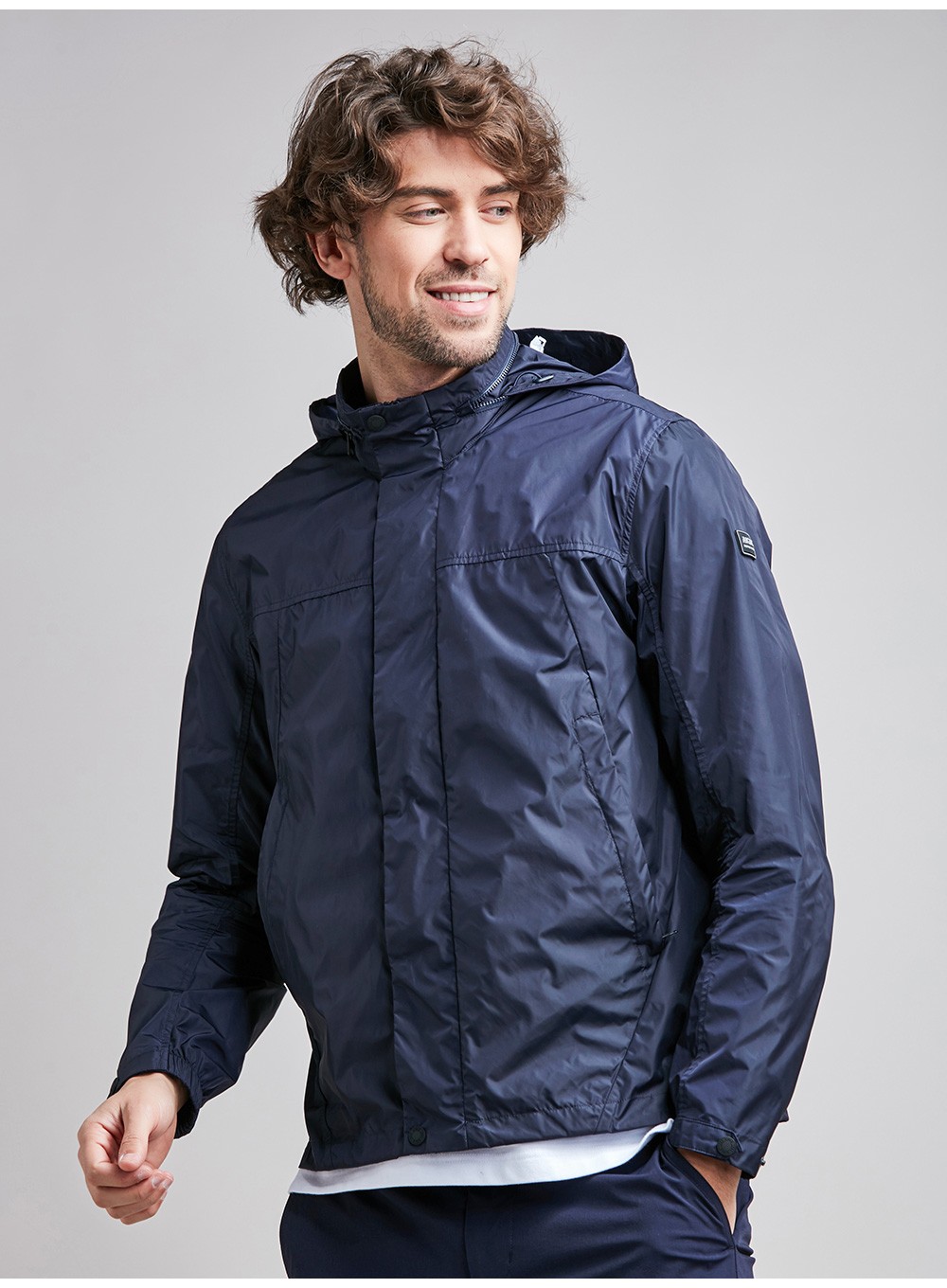 aigle艾高kerwin男款防泼水轻量夹克时尚运动户外薄款外套深湖水蓝