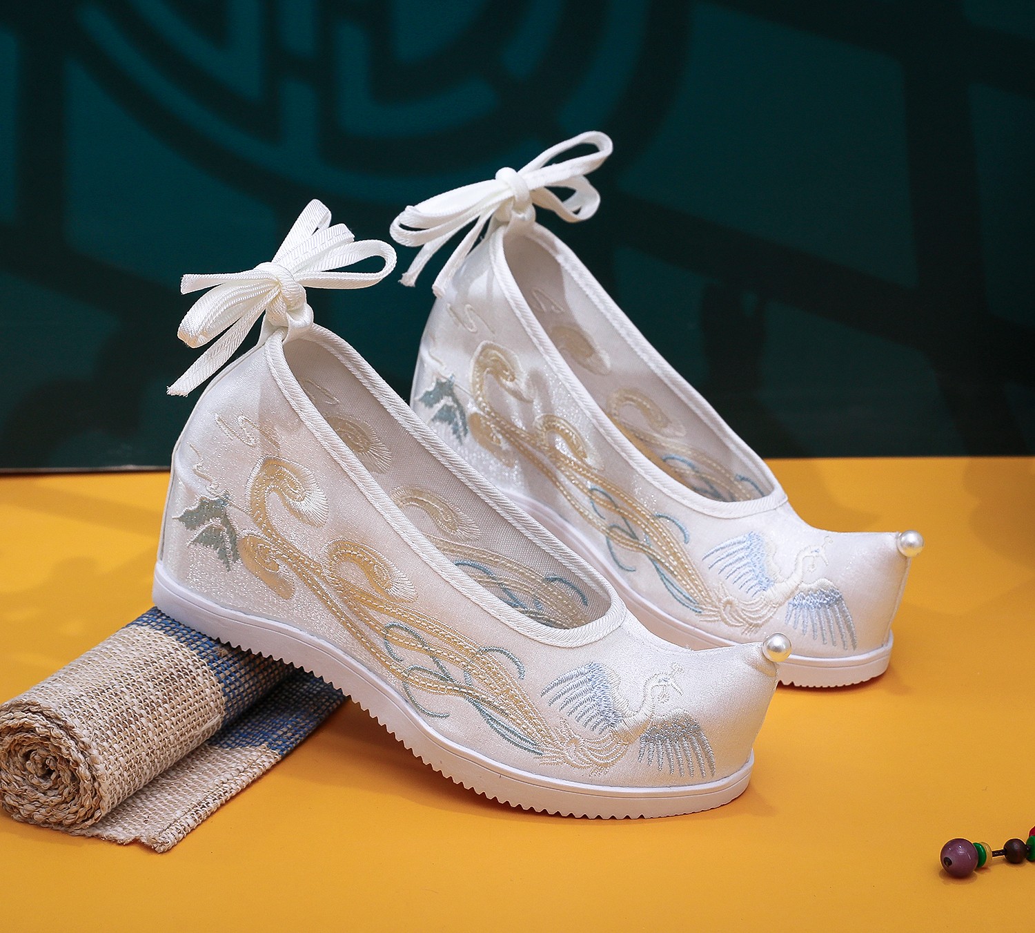 古装绣花鞋女古风汉服鞋内增高高跟翘头弓鞋女舞蹈鞋白色34