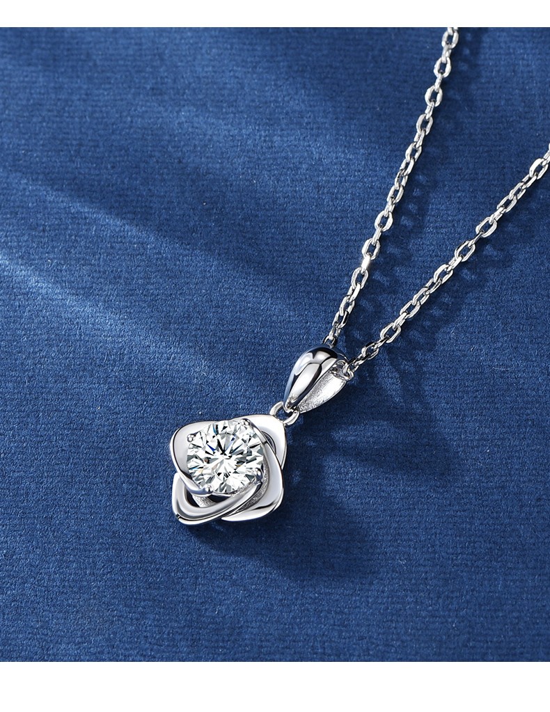 时尚首饰品送女朋友老 pt950铂金四叶草莫桑钻吊坠 铂金链 礼盒【图片