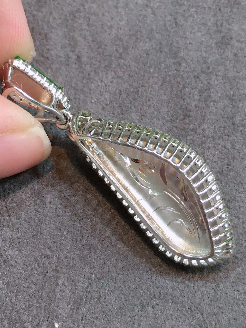 玉佳佳阳绿随形翡翠吊坠18k金镶嵌女款送礼玉坠珠宝项链挂件整体