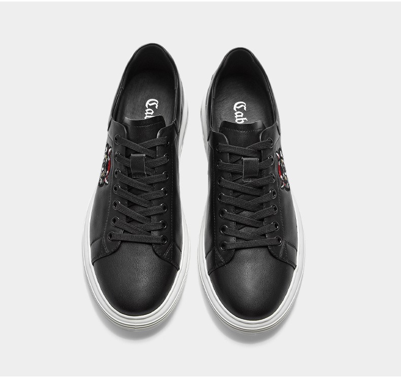 卡宾小白鞋刺绣皮面休闲鞋男士板鞋气垫软底男鞋2021春季新款鞋子男