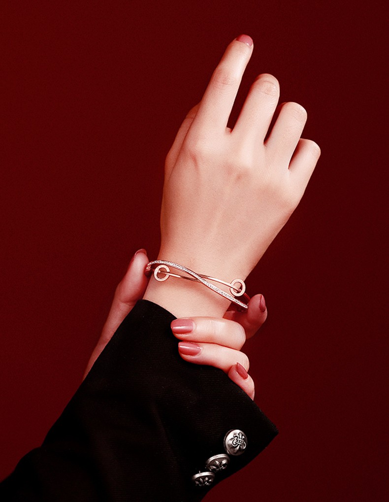 劳拉图轻奢品牌韩版玫瑰金罗马数字手镯女手饰品气质韩国ins网红时尚