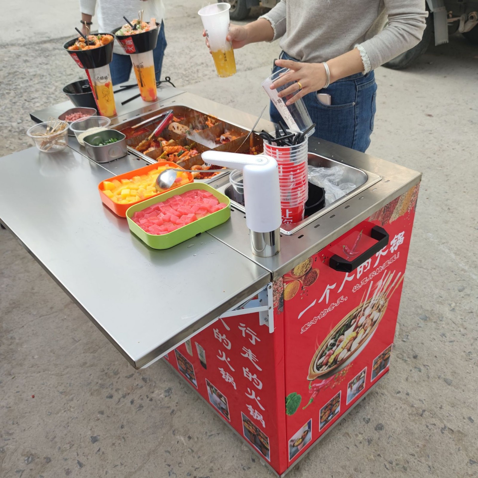 龙之情行走的火锅杯设备商用移动摆摊网红冒烟自选奶茶一个人火锅店