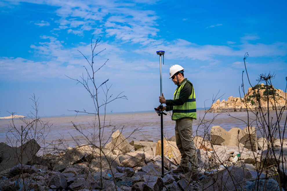 华测rtk测量仪测地型gnss接收机gps高精度测绘x6惯导版口袋rtk 移动站