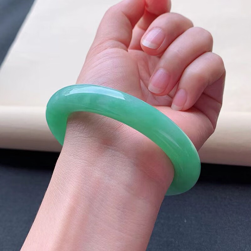 9满绿圆条 高端翡翠玉镯缅甸天然翡翠镯子