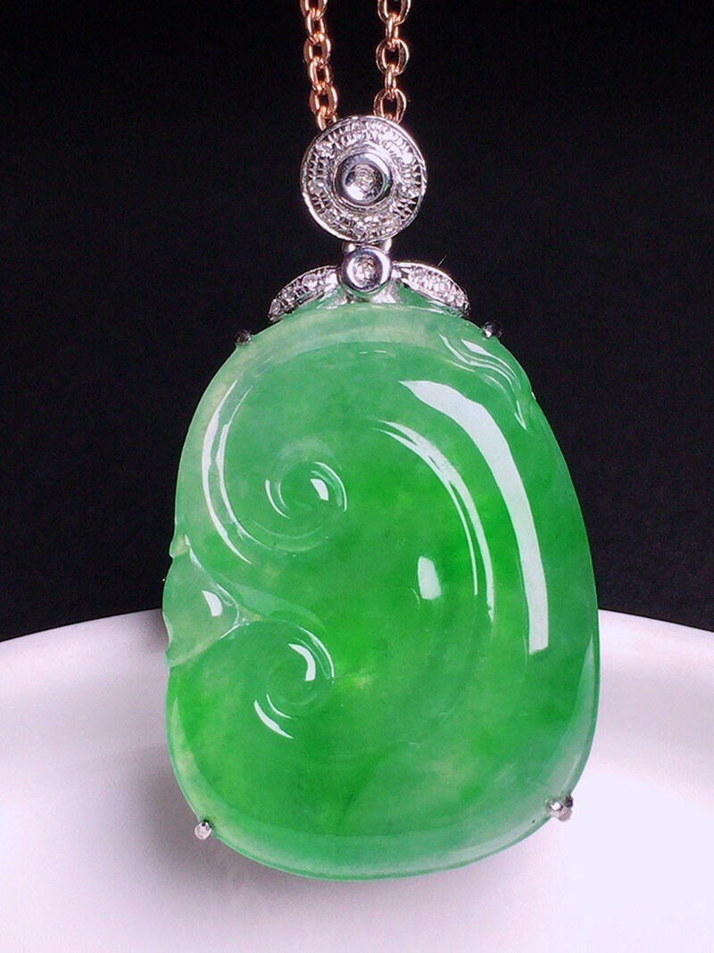 源头翡翠 翡翠冰绿如意吊坠 18k金镶钻缅甸天然翡翠玉石挂件珠宝首饰