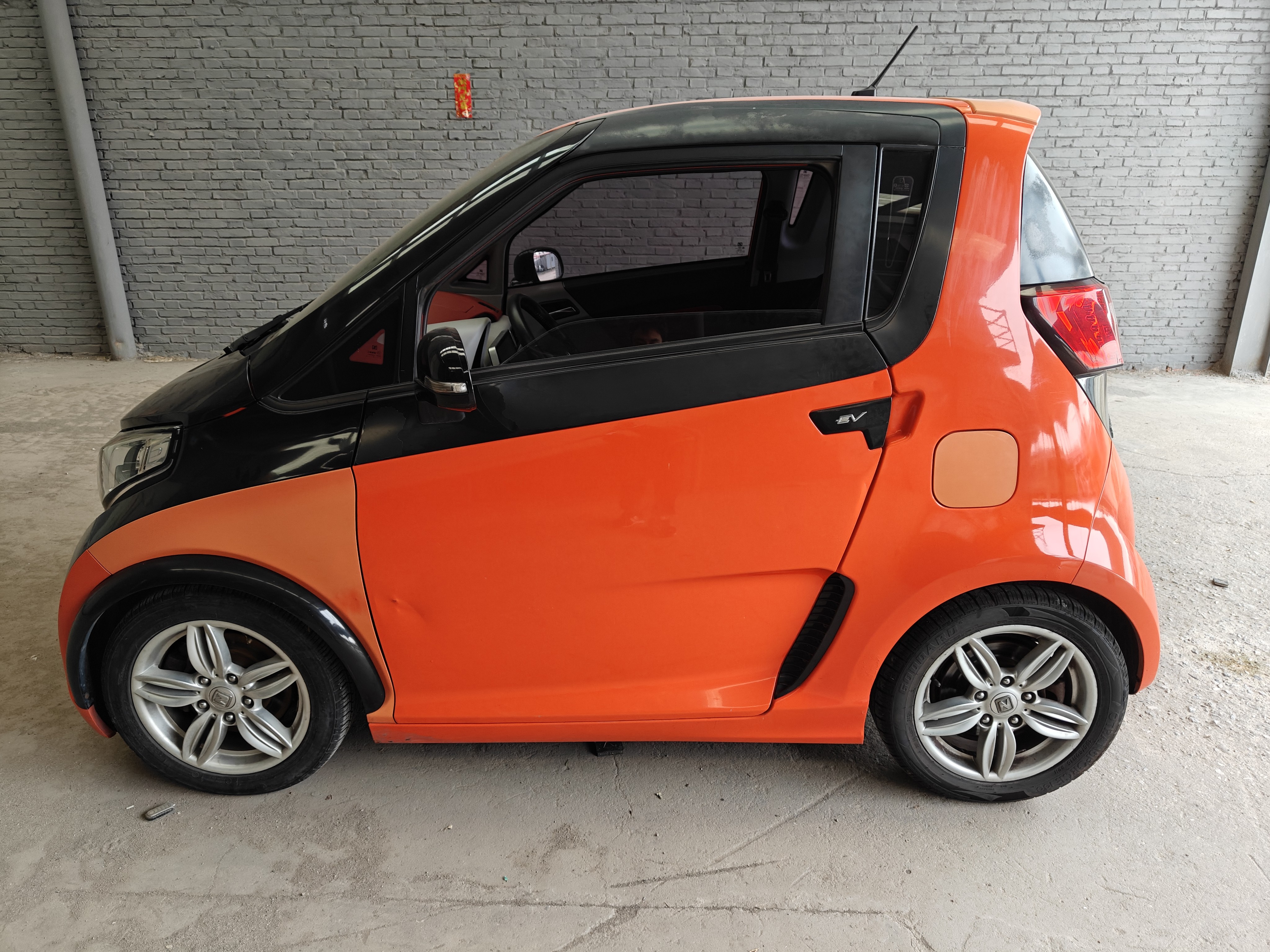 众泰e200新能源纯电动非营运小型轿车17年上牌