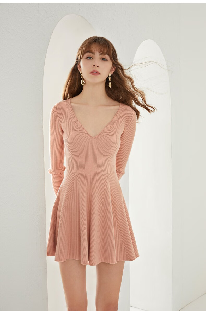 bebe早春女士v领收腰喇叭袖时尚长袖针织连衣裙130902水粉色b410s