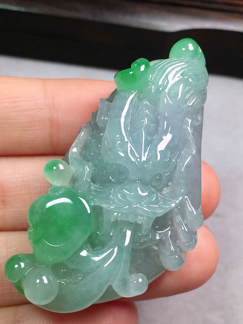 绿翠天成 翡翠飘绿龙牌吊坠 冰种翡翠缅甸天然a货玉石平安玉坠男女款