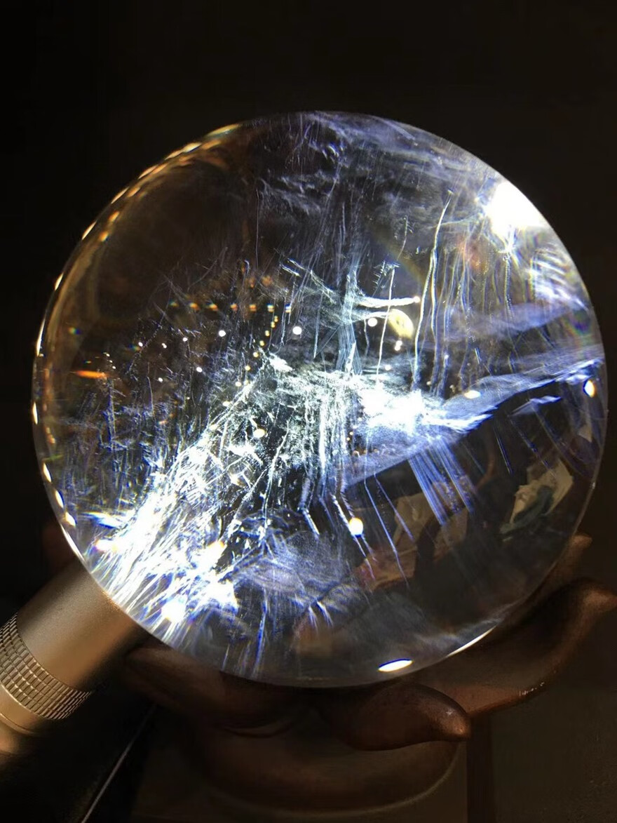 诺源珠宝天然羽化满蓝针水晶球摆件晶莹剔透精致黑檀底座外形完整表面