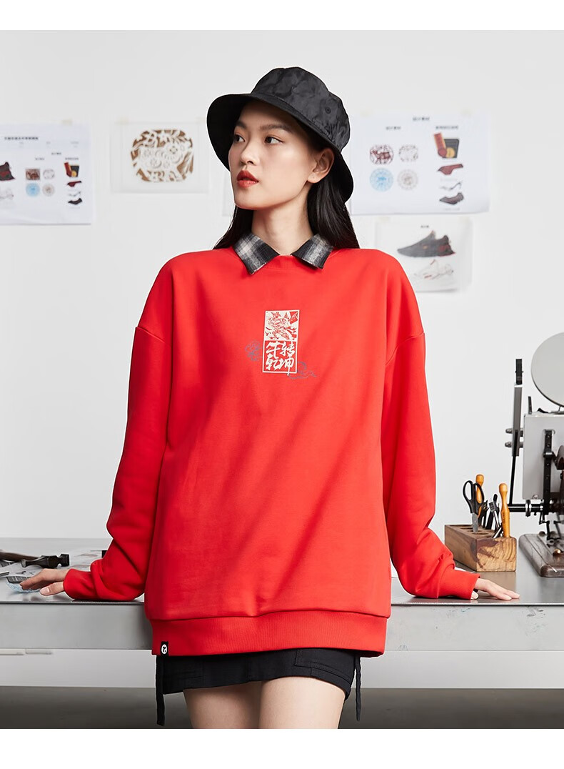 特步卫衣2021春季新款情侣卫衣时尚套头上衣宽松男女款圆领卫衣牛转