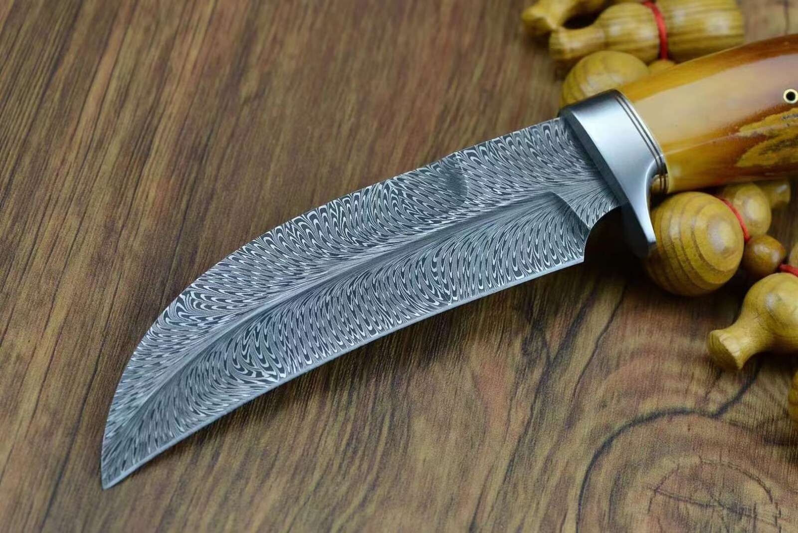 雨轩户外锻造羽毛纹短刀进口羽毛纹大马士革钢刀户外直刀稳定化鹿角