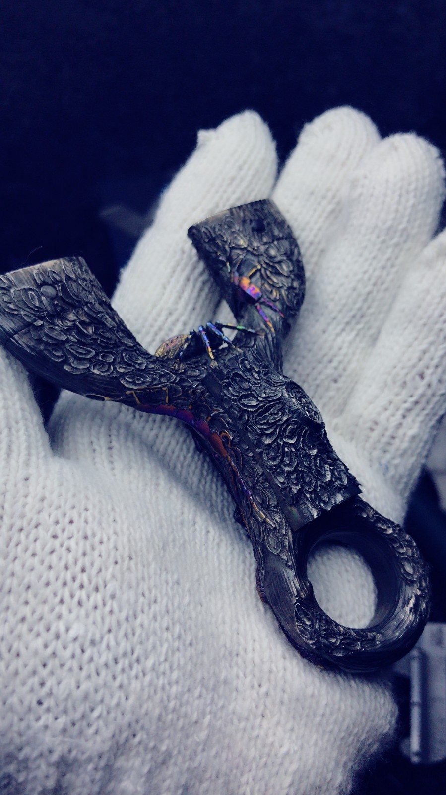 探露钛合金弹弓户外免绑快压一体夹片手工雕刻高端定制生日礼物弹弓