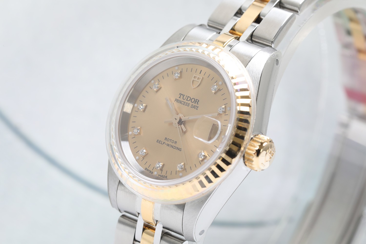 二手99新帝舵m924130006公主系列女表25mm表径间金日期显示手表未使用